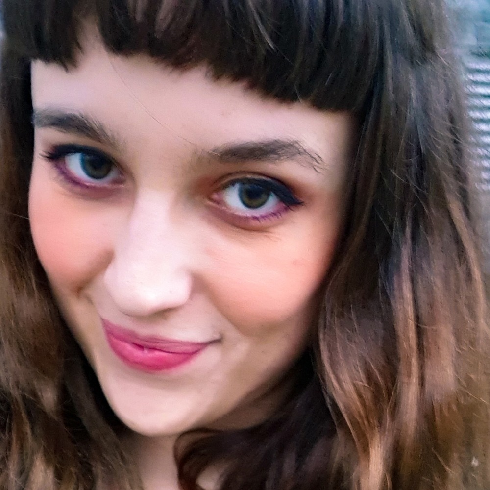 Meet your Posher, Eva
